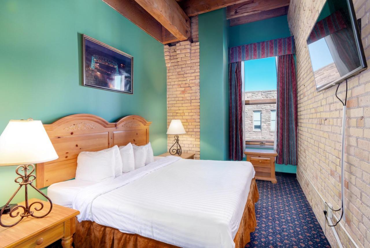 The Suites Hotel At Waterfront Plaza Duluth Exterior foto