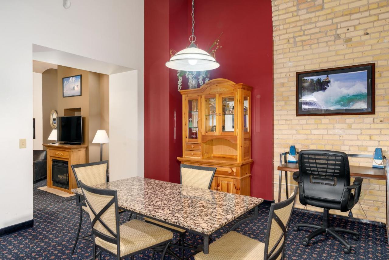 The Suites Hotel At Waterfront Plaza Duluth Exterior foto