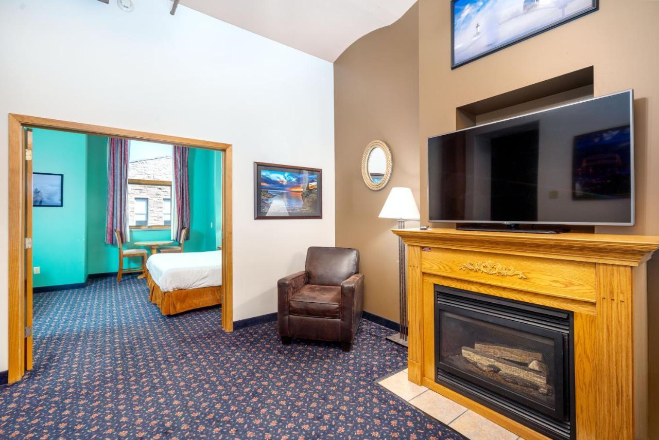 The Suites Hotel At Waterfront Plaza Duluth Exterior foto