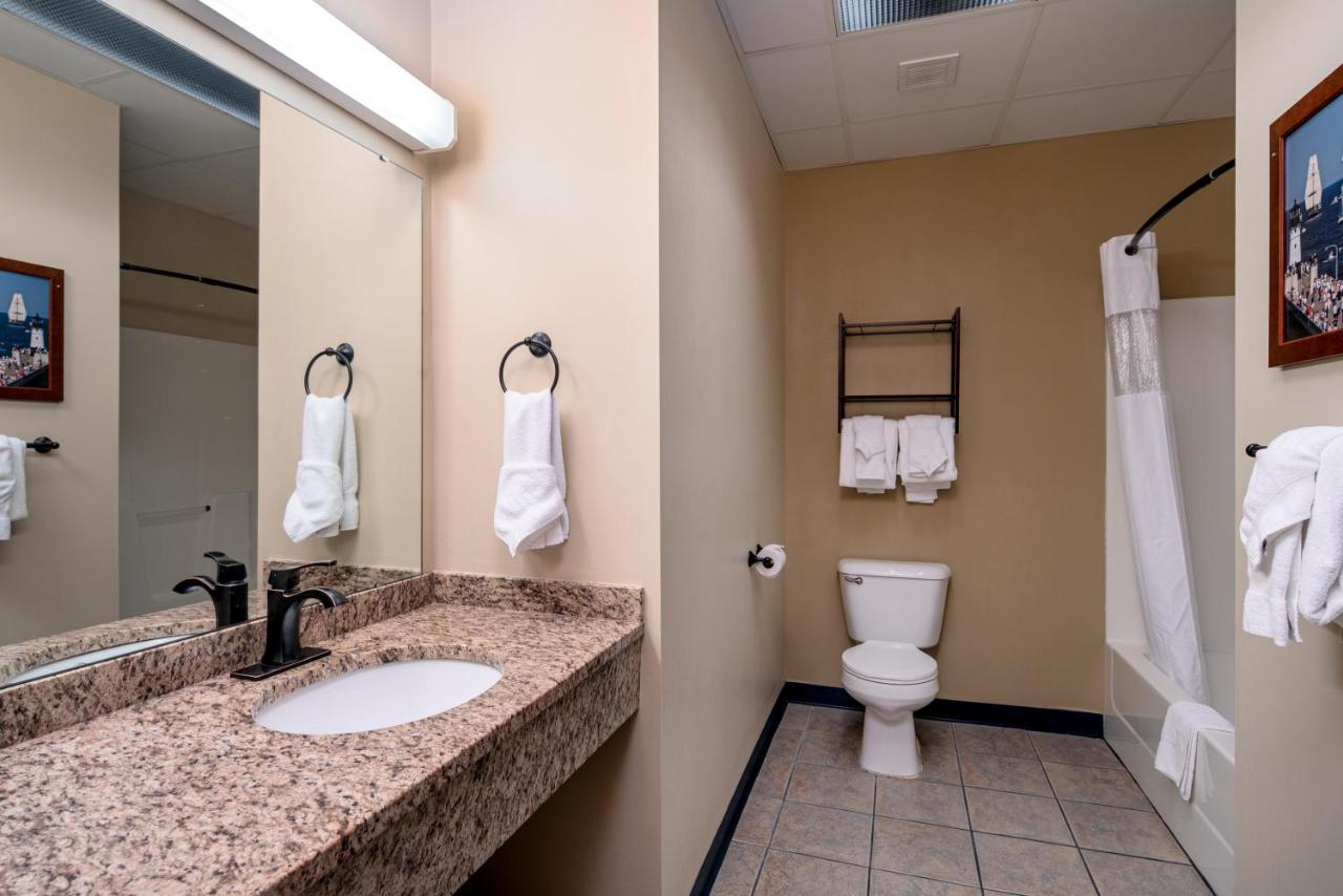 The Suites Hotel At Waterfront Plaza Duluth Exterior foto