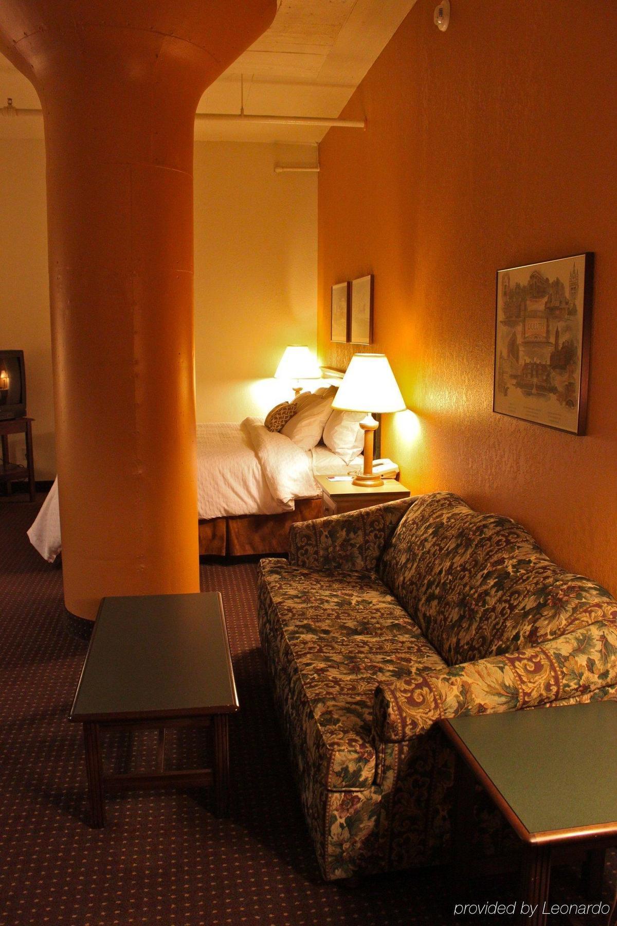 The Suites Hotel At Waterfront Plaza Duluth Quarto foto