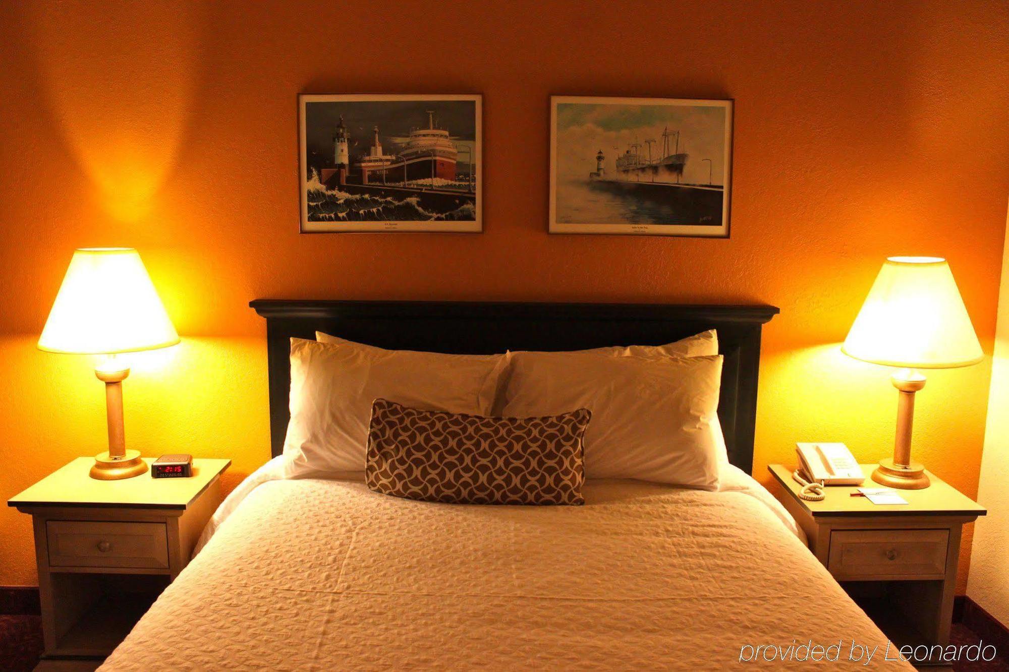 The Suites Hotel At Waterfront Plaza Duluth Quarto foto