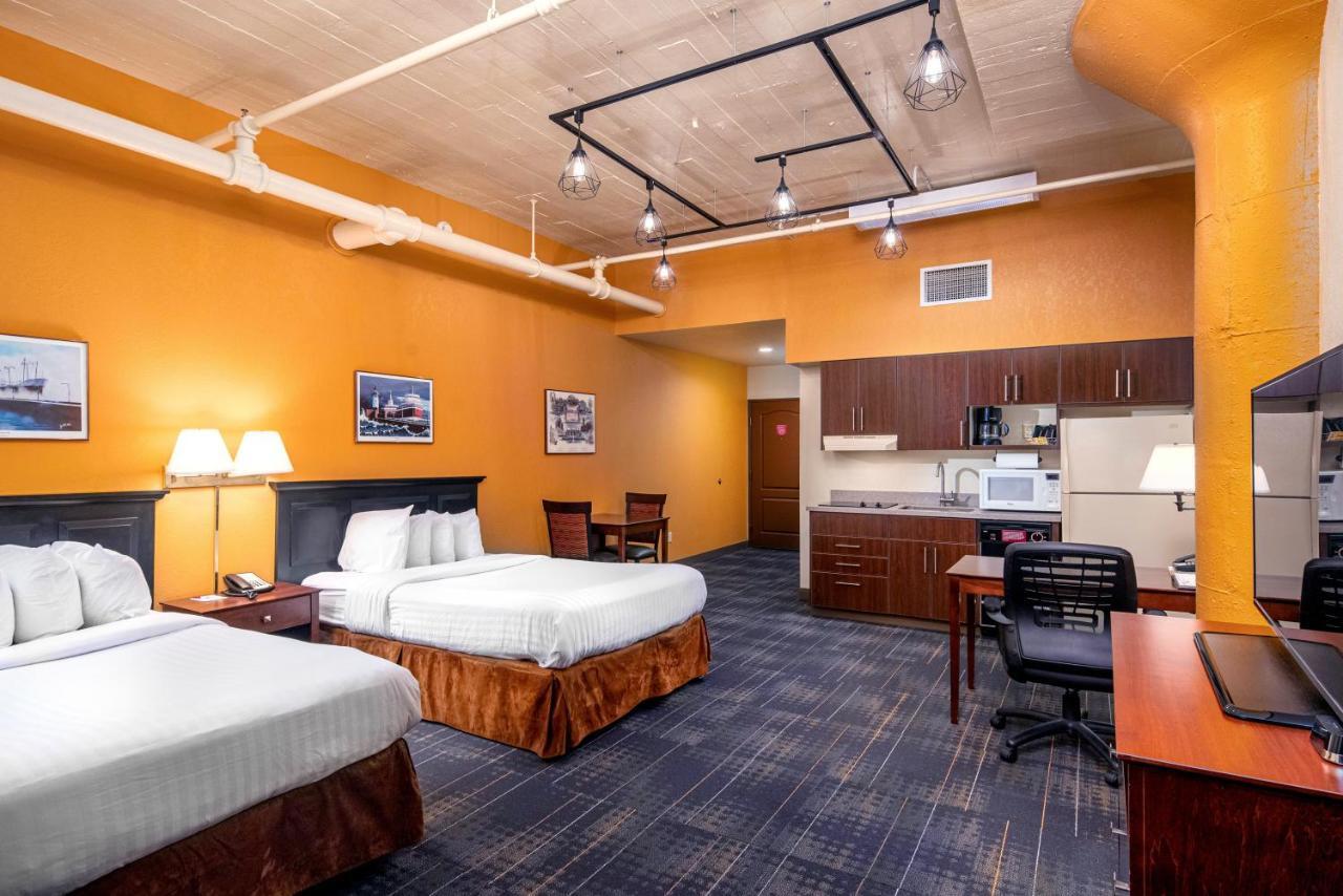 The Suites Hotel At Waterfront Plaza Duluth Exterior foto