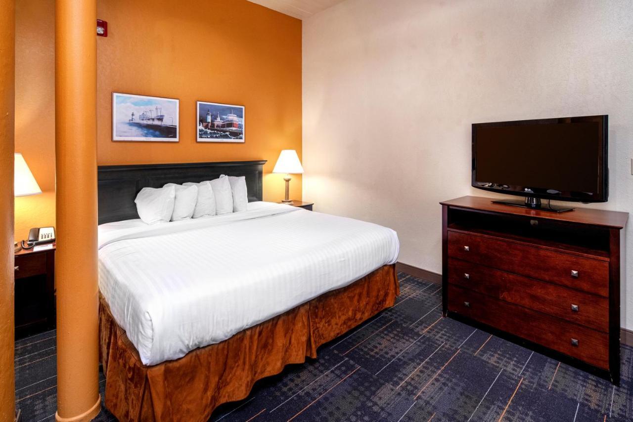 The Suites Hotel At Waterfront Plaza Duluth Exterior foto