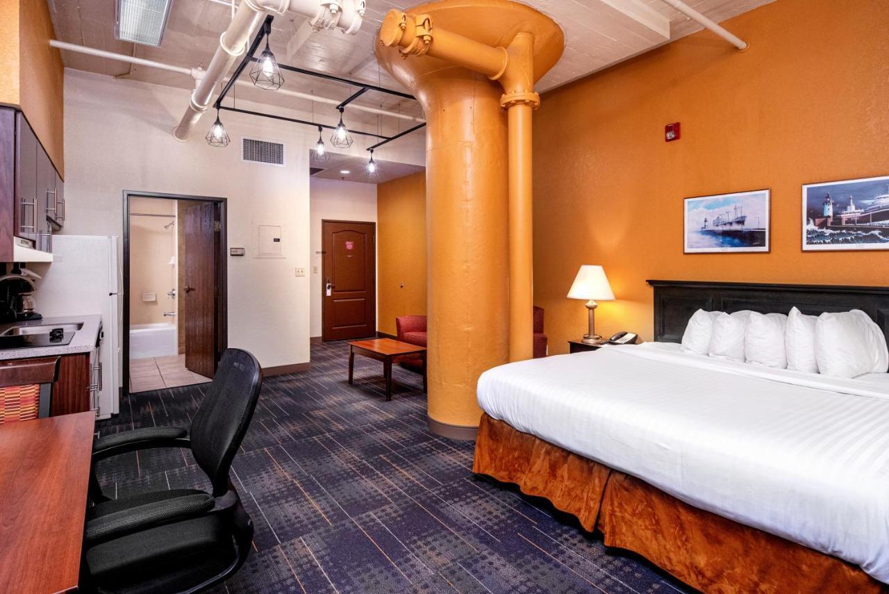The Suites Hotel At Waterfront Plaza Duluth Exterior foto