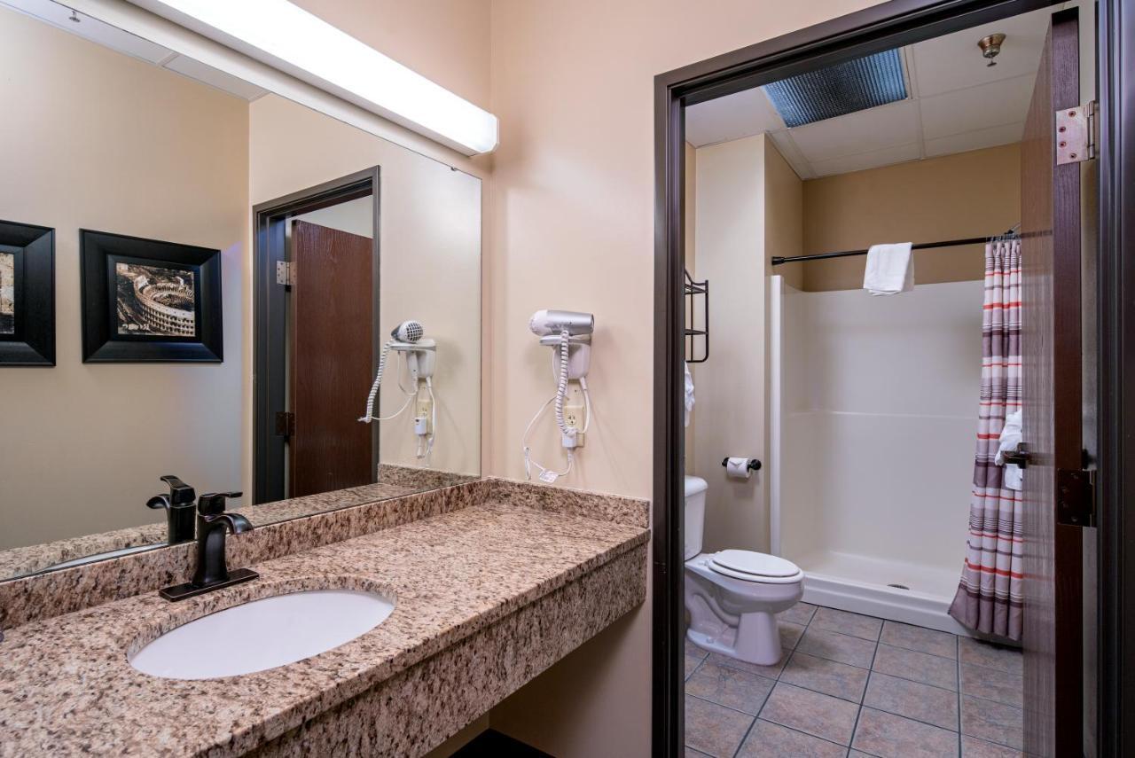 The Suites Hotel At Waterfront Plaza Duluth Exterior foto